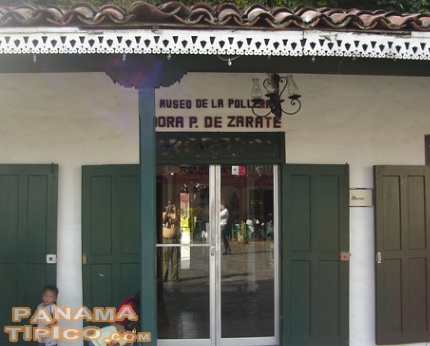[El museo se encuentra ubicado en Mi Pueblito, en las faldas del Cerro Ancón.]
