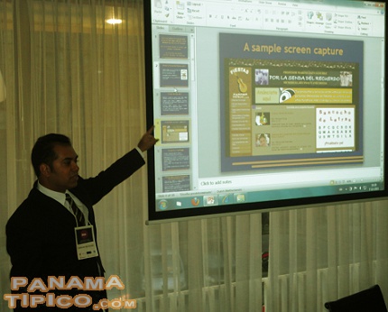 [Marino, durante su ponencia sobre los retos de mantener un sitio web de patrimonio cultural en Panamá.]