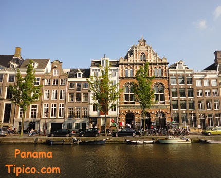 [Our European trip started with a stop at Amsterdam. We visited some of its canals and main monuments.]