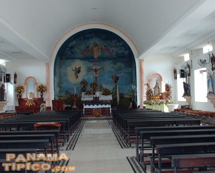 [Vista del Interior de la iglesia y del altar]