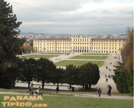 [We also visited Schonbrunn Palace, located in the outskirts of Vienna.]