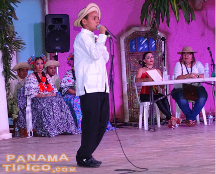 [El siguiente concurso fue el de cumbia cantada, en la categoría infantil.]