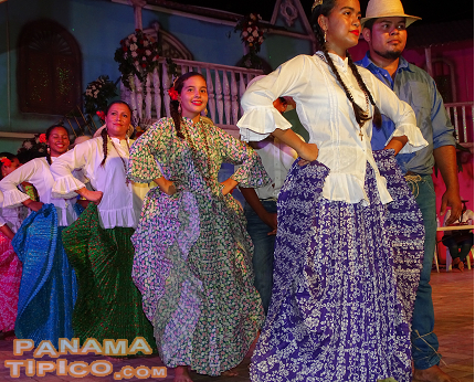 [Mientras se verificaban los puntajes, este conjunto típico chiricano ejecutó magistralmente varias danzas folklóricas.]