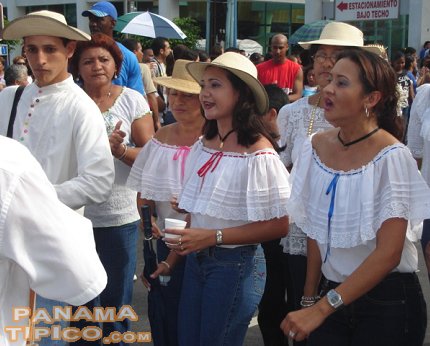 [El Tamborito siempre está presente en todas las celebraciones folklóricas del panameño.]